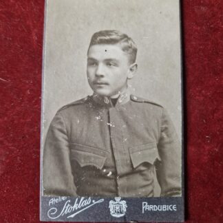 Kabinetní fotografie vojáka – Gefreiter k.u.k. Regimentsmusik se šesticípou hvězdou